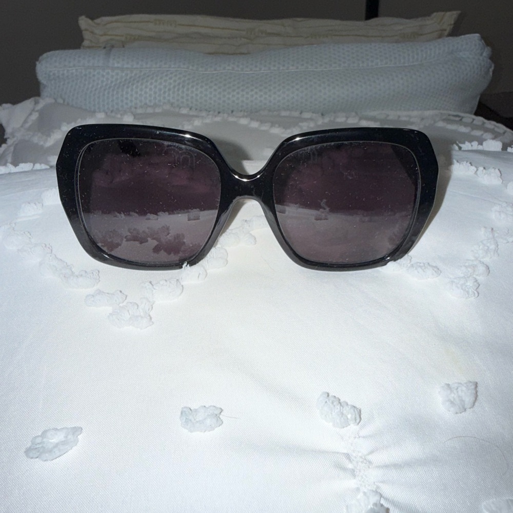 Gucci Black Oversized Sunglasses